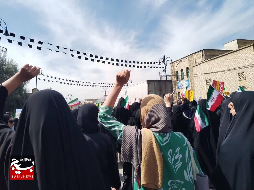شیراز، امروز پیکر ۲۴ شهید ناو «دنا» و ۱۴ شهید «اقتدار فارس» را تا آسمان به دوش کشید +عکس