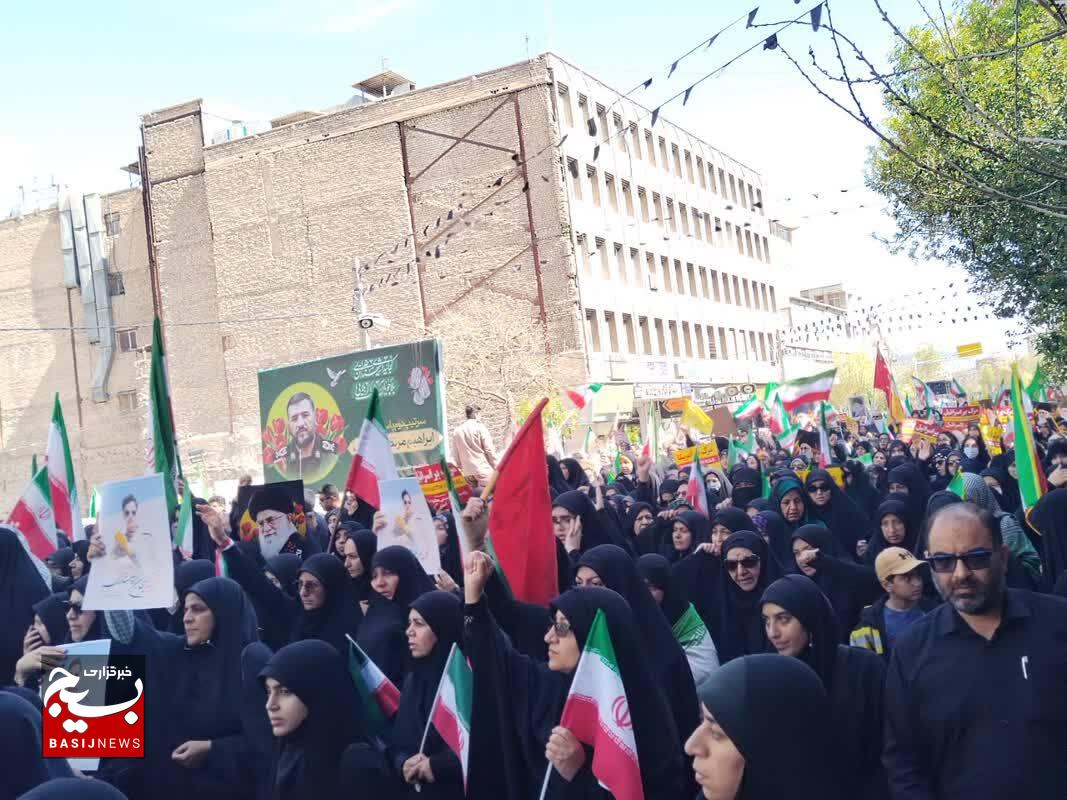 شیراز، امروز پیکر ۲۴ شهید ناو «دنا» و ۱۴ شهید «اقتدار فارس» را تا آسمان به دوش کشید +عکس