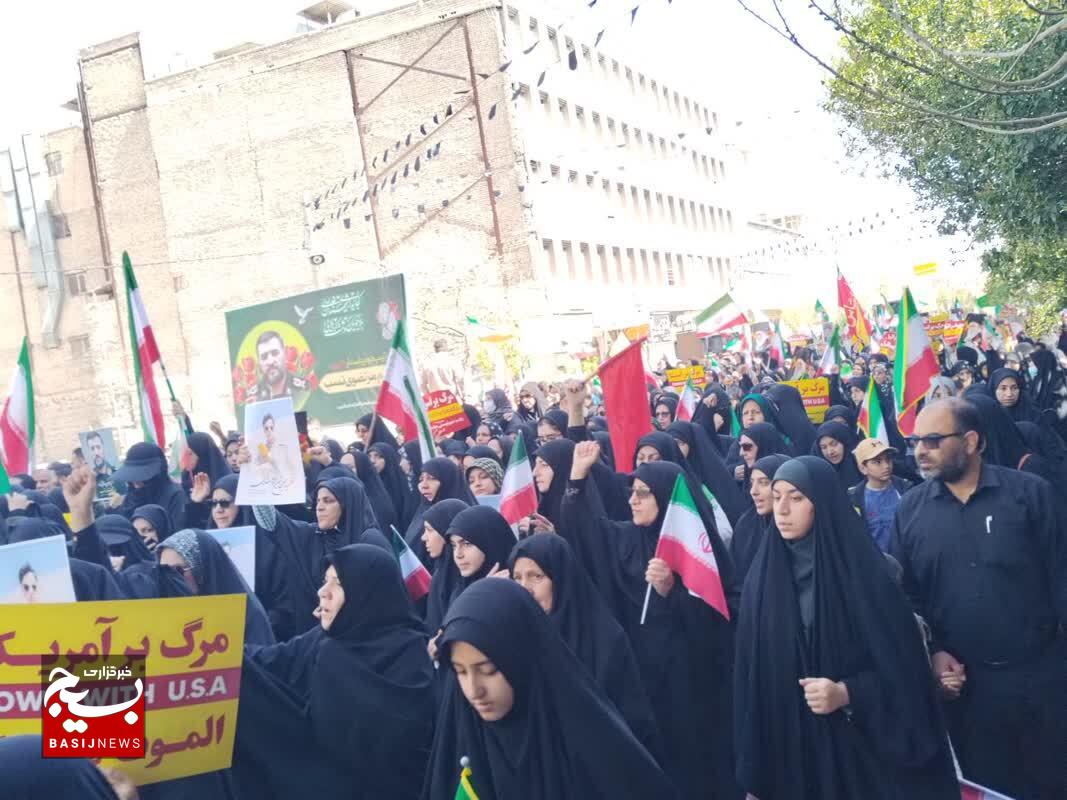شیراز، امروز پیکر ۲۴ شهید ناو «دنا» و ۱۴ شهید «اقتدار فارس» را تا آسمان به دوش کشید +عکس