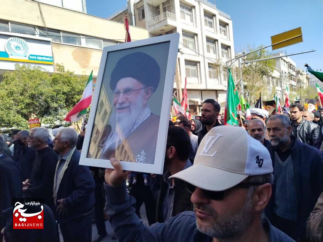 شیراز، امروز پیکر ۲۴ شهید ناو «دنا» و ۱۴ شهید «اقتدار فارس» را تا آسمان به دوش کشید +عکس