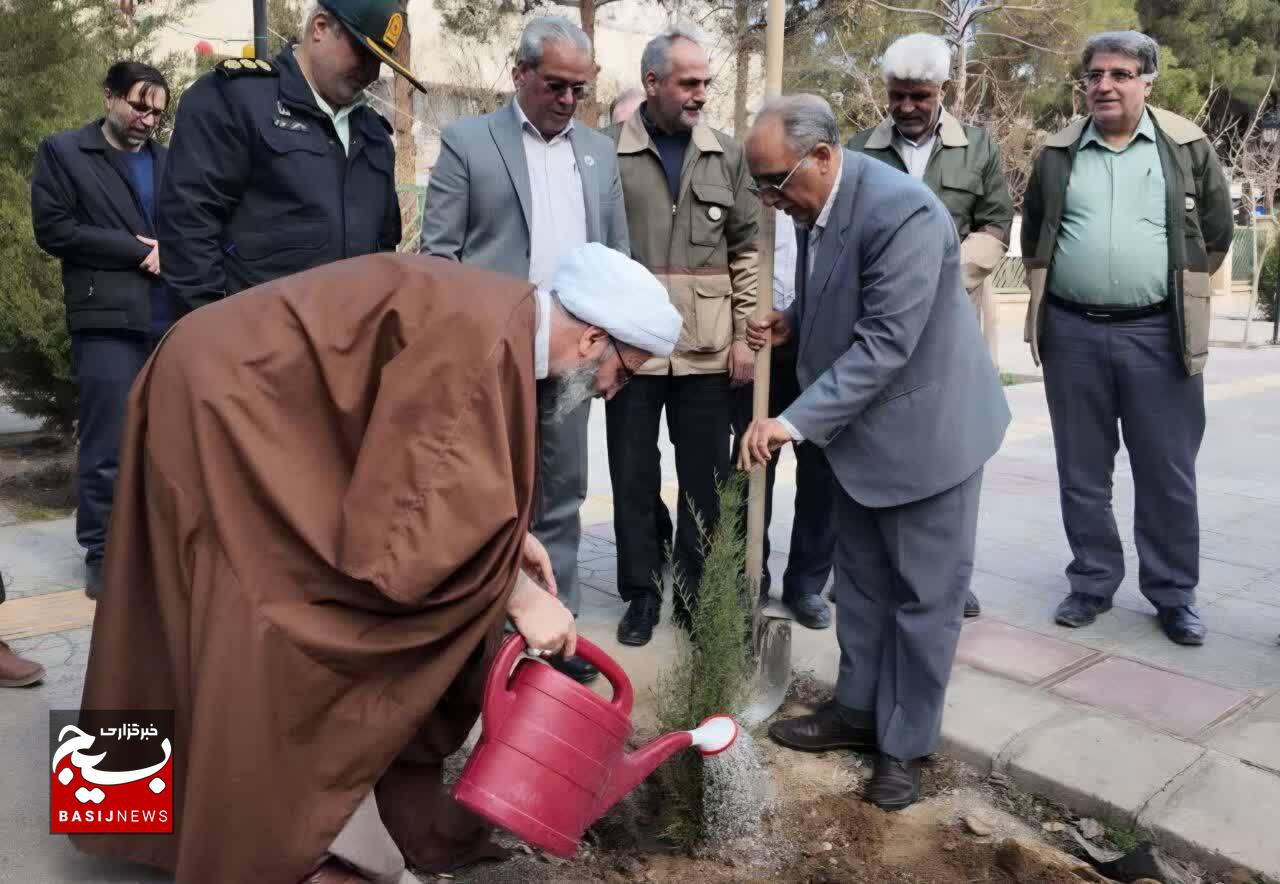 افتتاح و گلنک زنی پروژه‌ها و طرح‌های منابع طبیعی و آبخیزداری در استان سمنان