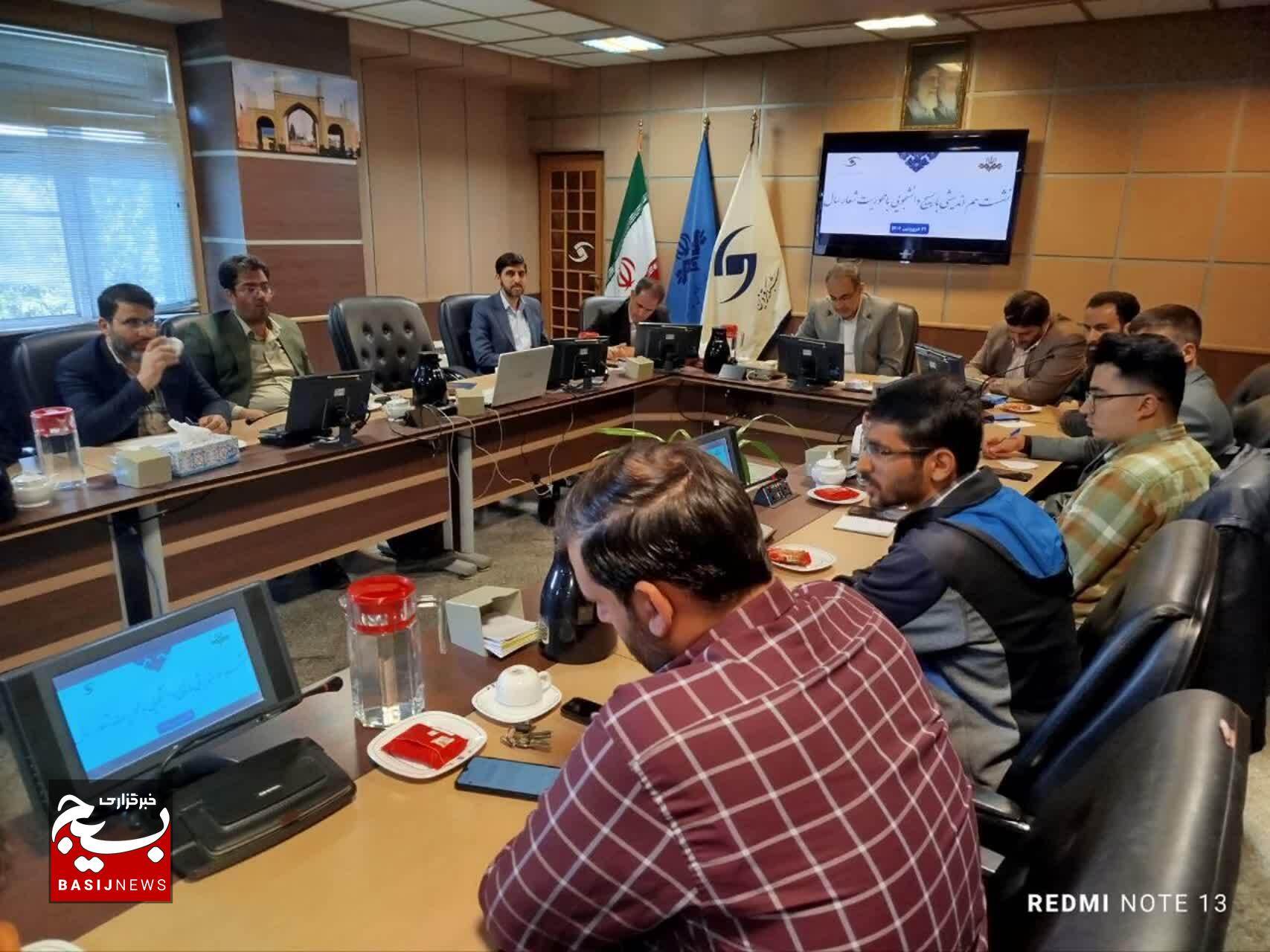 برگزاری جلسه هم‌اندیشی با اعضای بسیج دانشجویی استان قزوین با حضور مدیرکل صدا و سیمای قزوین، فرمانده ناحیه بسیج دانشجویی استان