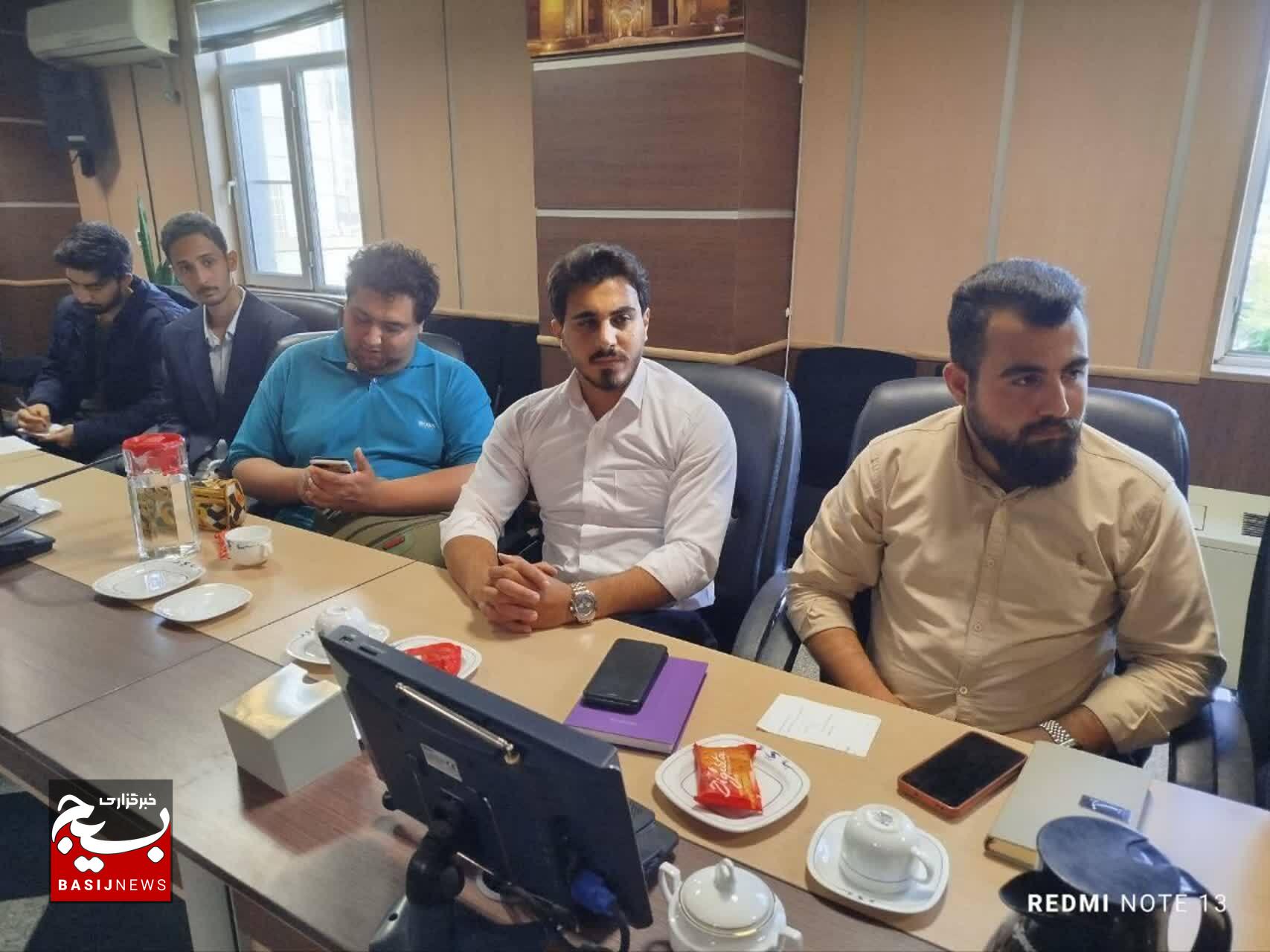 برگزاری جلسه هم‌اندیشی با اعضای بسیج دانشجویی استان قزوین با حضور مدیرکل صدا و سیمای قزوین، فرمانده ناحیه بسیج دانشجویی استان