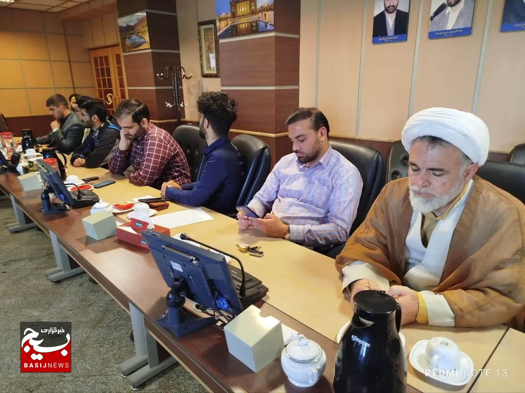 برگزاری جلسه هم‌اندیشی با اعضای بسیج دانشجویی استان قزوین با حضور مدیرکل صدا و سیمای قزوین، فرمانده ناحیه بسیج دانشجویی استان