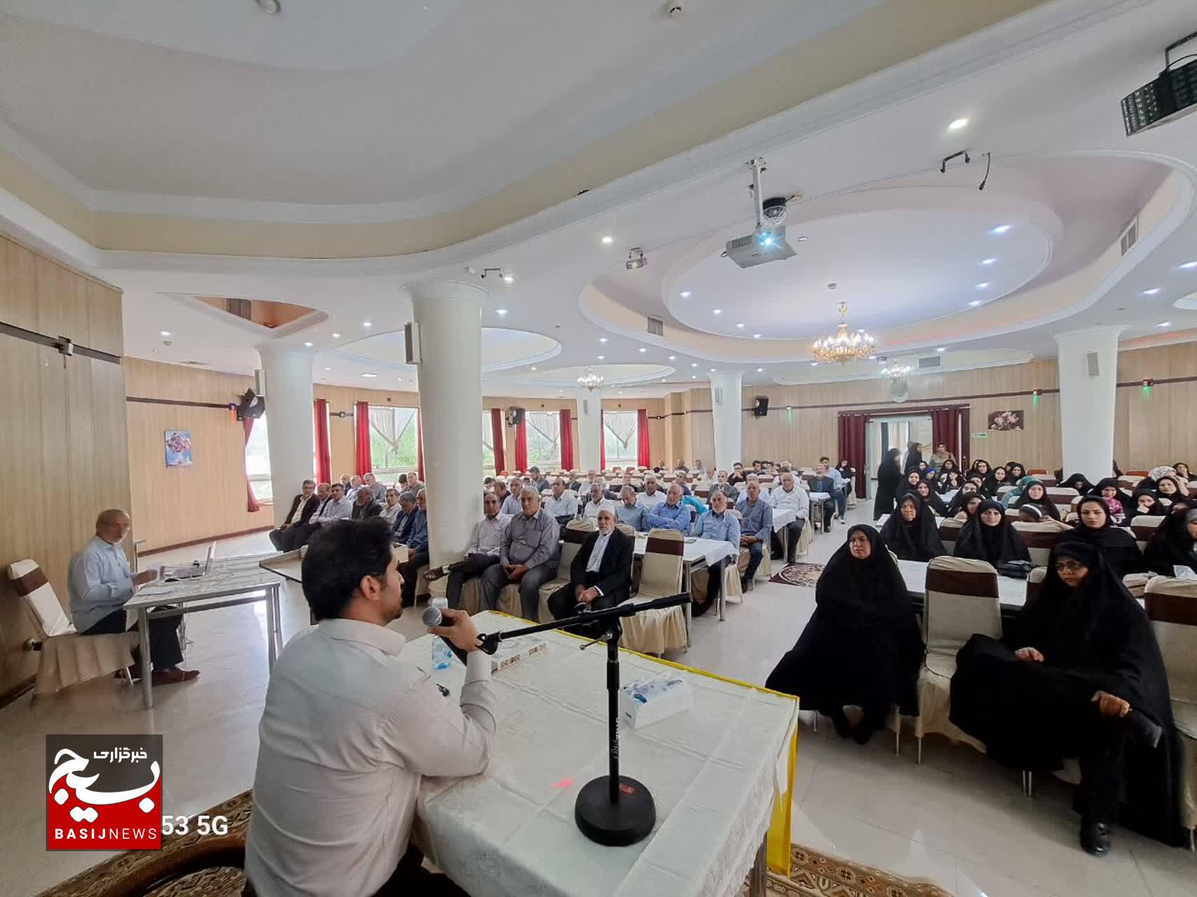 برگزاری محفل انس و الفت پیشکسوتان سپاه ناحیه خرم‌آباد