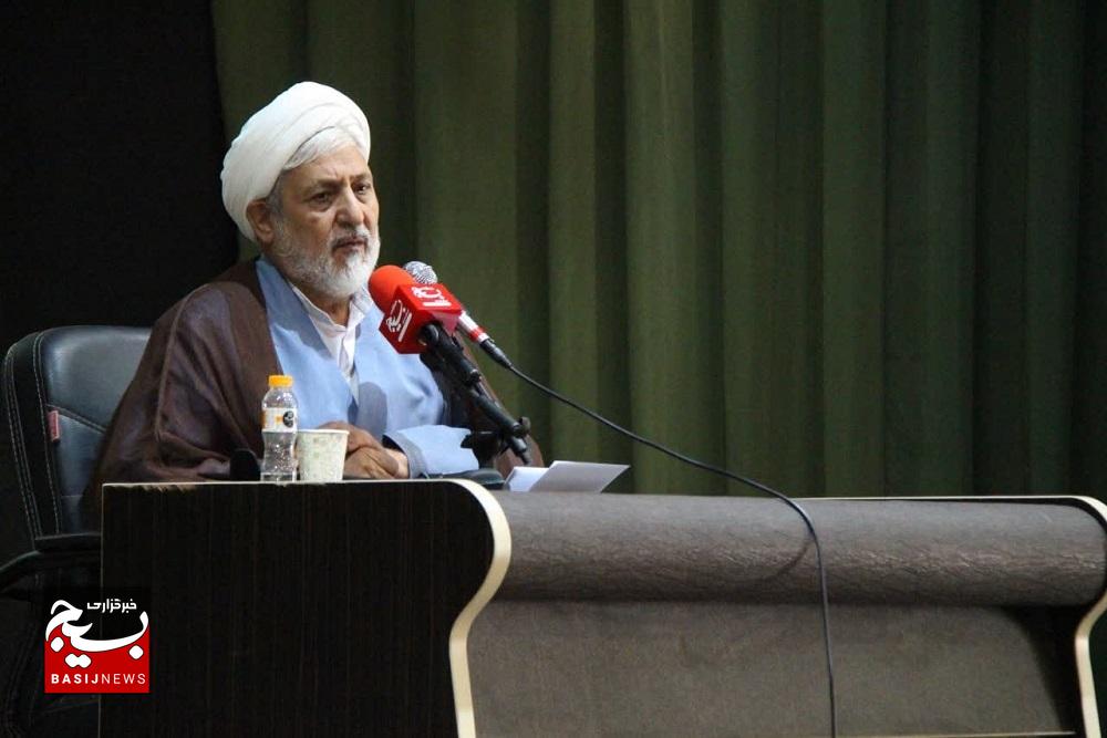 لزوم تلاش مربیان عقیدتی در شناخت و تبیین تفکر سالم اسلامی /ضرورت مطالعه آثار شهید مطهری برای مقابله با تفکرات التقاطی