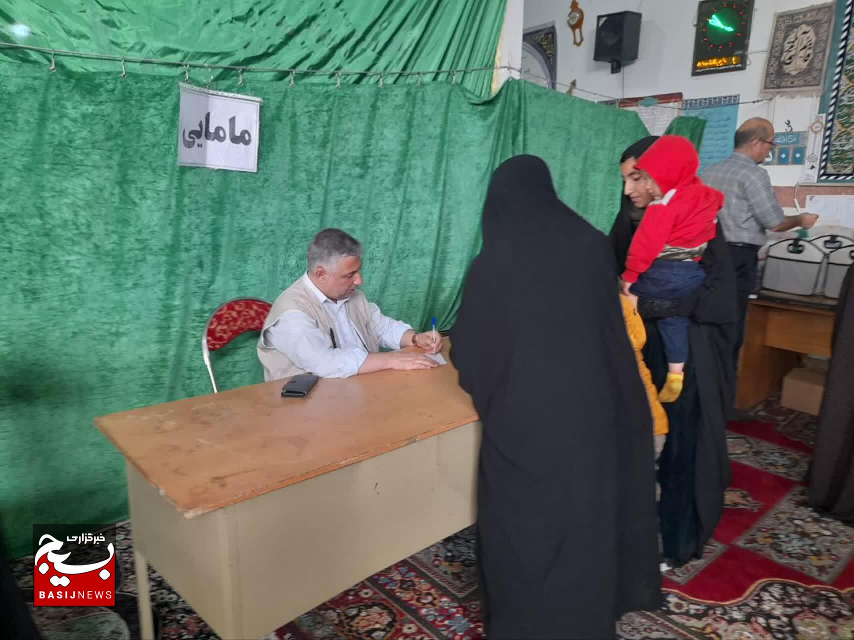 خدمت به عشق رضا؛ مهرورزی پزشکان خادم در دل شریفآباد خدمت به عشق رضا؛ مهرورزی پزشکان خادم در دل شریفآباد