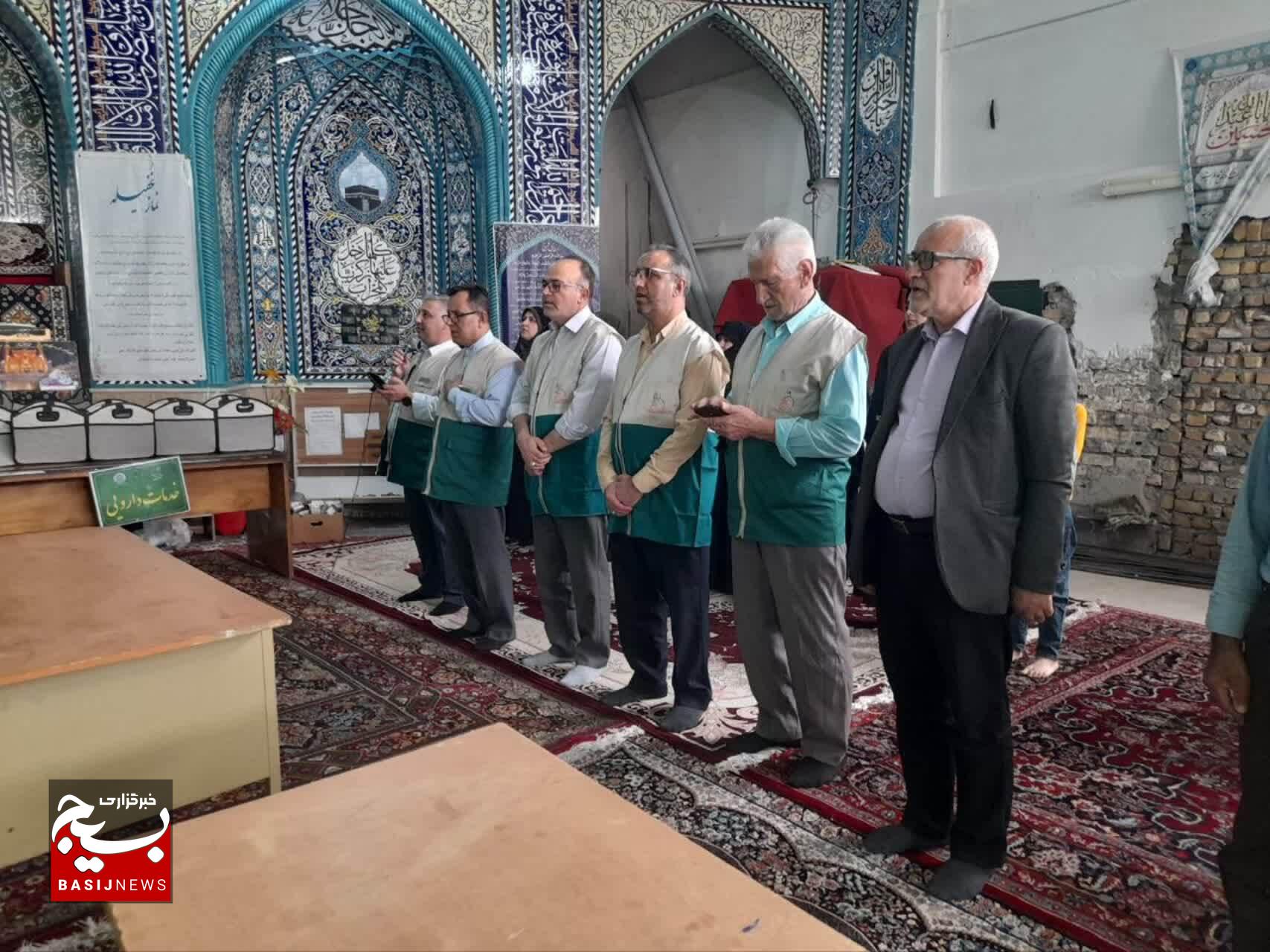 خدمت به عشق رضا؛ مهرورزی پزشکان خادم در دل شریفآباد خدمت به عشق رضا؛ مهرورزی پزشکان خادم در دل شریفآباد
