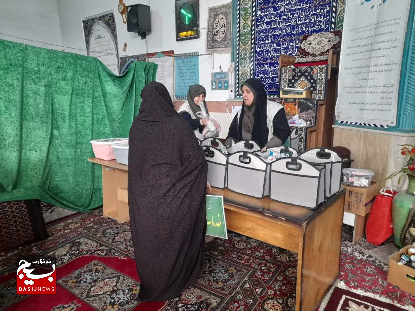 خدمت به عشق رضا؛ مهرورزی پزشکان خادم در دل شریفآباد خدمت به عشق رضا؛ مهرورزی پزشکان خادم در دل شریفآباد