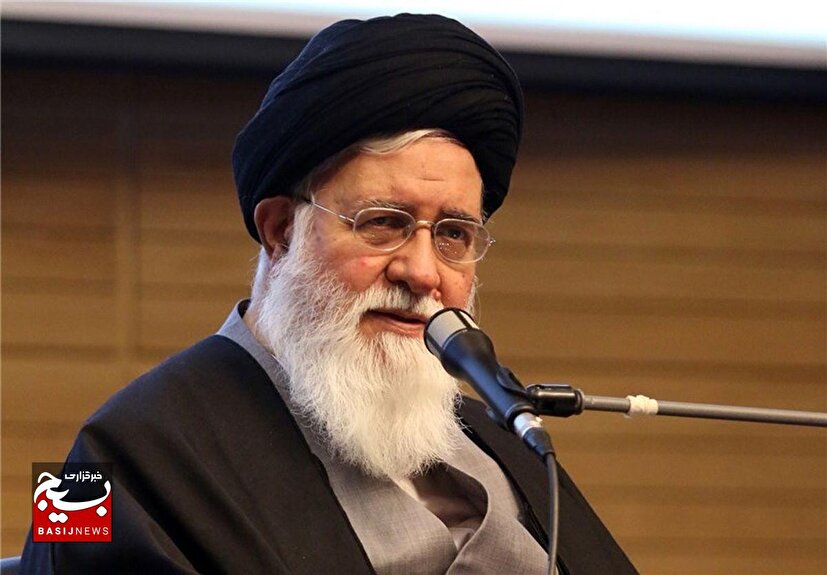 شهید مطهری الگوی اثرگذار برای همه زمان‌ها / متولیان عقیدتی خود را به ابزار نوین آموزش مجهز کنند