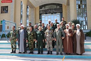 دیدار فرماندهان آجا استان اصفهان با فرمانده سپاه حضرت صاحب‌الزمان (عج)