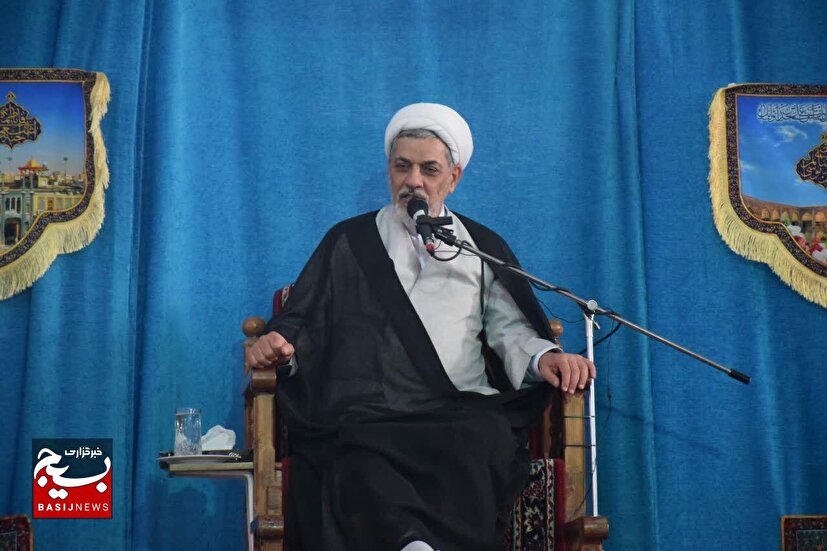 بقاع متبرکه باید به قطب‌های فرهنگی تبدیل شوند