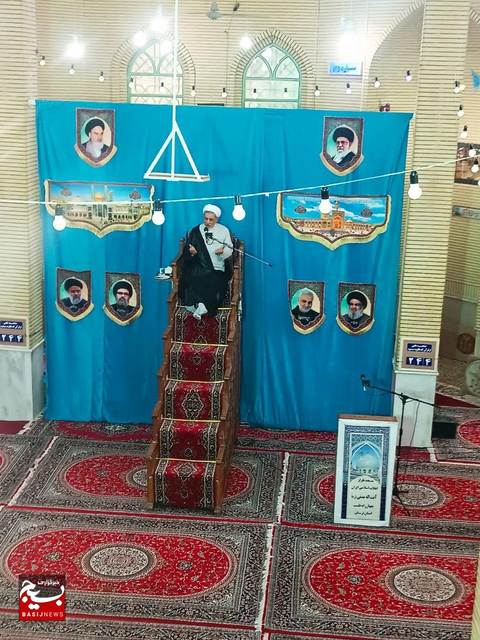 بقاع متبرکه باید به قطب‌های فرهنگی تبدیل شوند