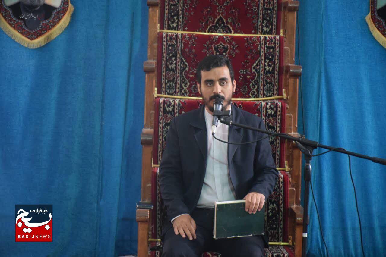 بقاع متبرکه باید به قطب‌های فرهنگی تبدیل شوند