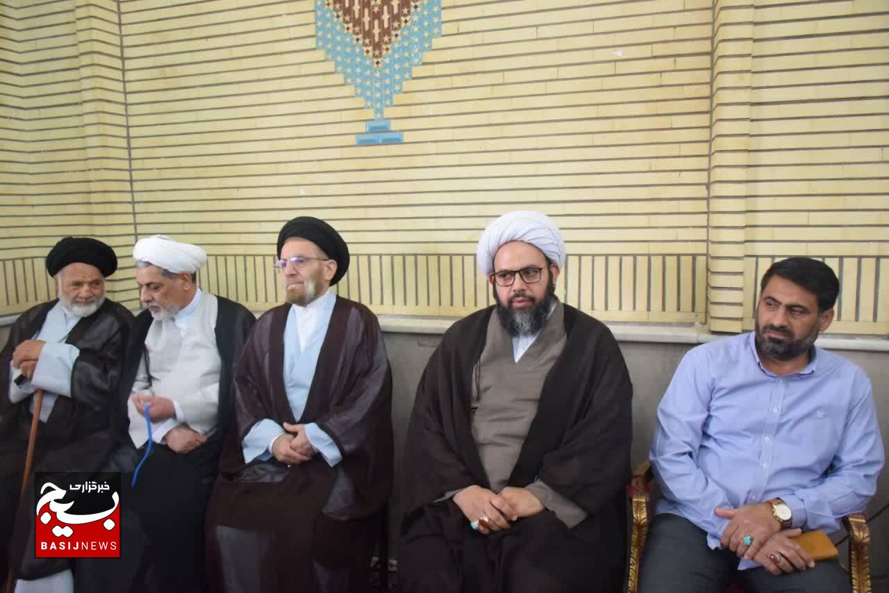 بقاع متبرکه باید به قطب‌های فرهنگی تبدیل شوند