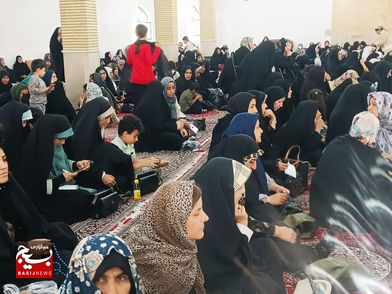 بقاع متبرکه باید به قطب‌های فرهنگی تبدیل شوند