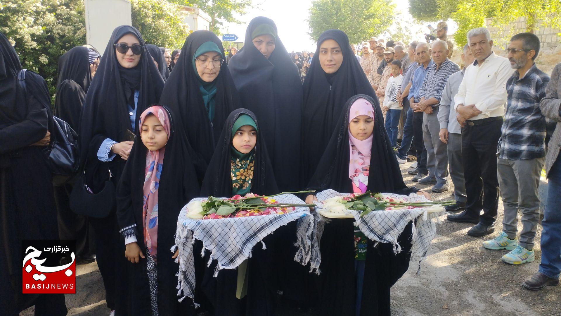 آیین پرچم گردانی حرم مطهر رضوی در مرودشت آیین پرچم گردانی حرم مطهر رضوی در مرودشت