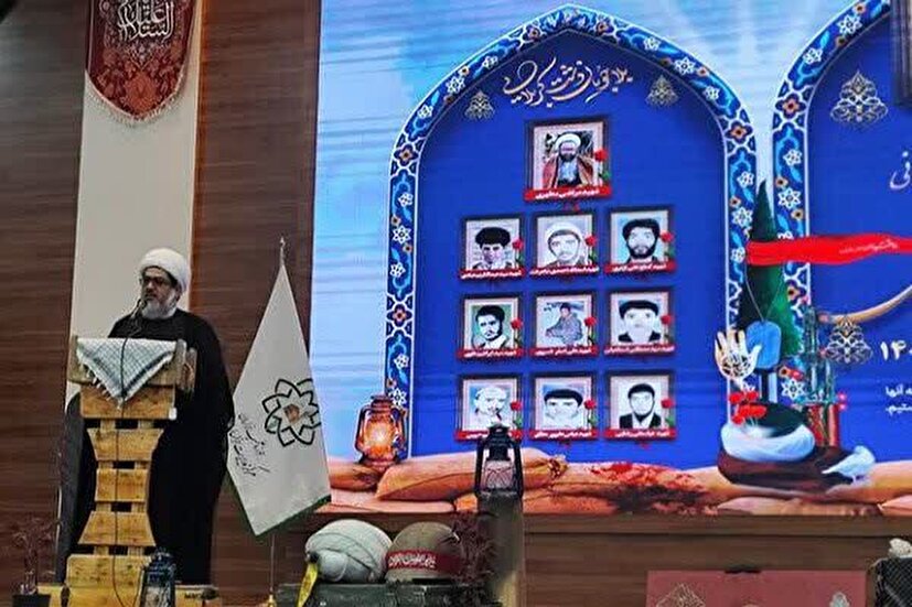 شهدای طلبه و روحانی مزین به دو نور ایثار و جهاد و نور علم هستند