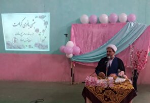 دشمنان تمام تلاششان این است که قداست را از دختران بگیرند/حضرت معصومه(س) الگوی بسیار خوبی برای دختران ما می باشد