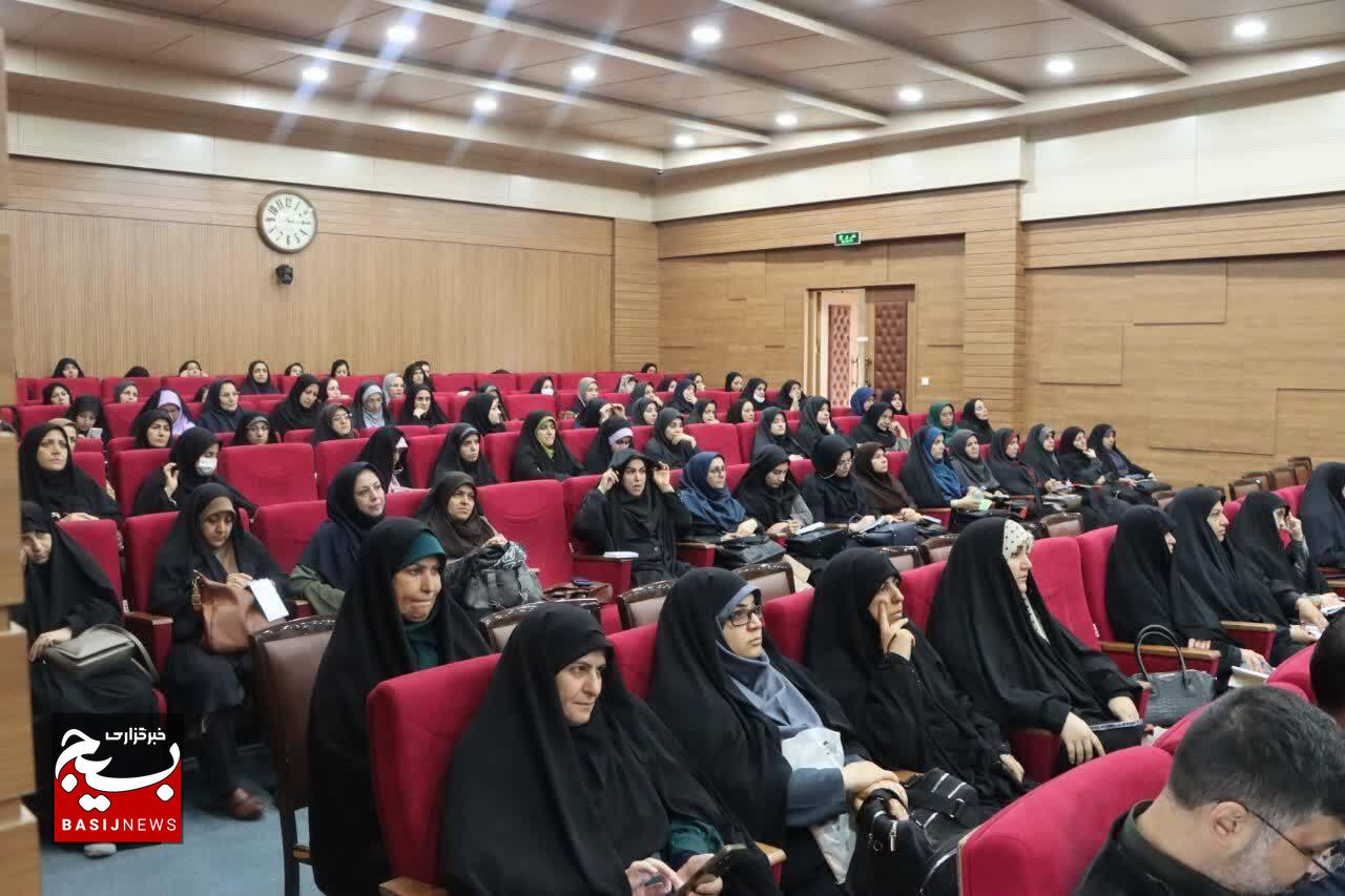 انقلاب اسلامی از ابعاد جاهلیت مدرن پرده‌برداری کرد/رشد و بالندگی جامعه به وسعت نگاه معلمان بستگی دارد