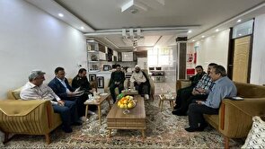 دیدار فرمانده سپاه عسلویه با خانواده معلم شهید قنبر قنبری