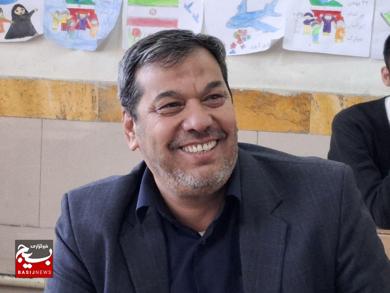دیدار هم‌کلاسی های قدیمی با معلمان دیروزشان