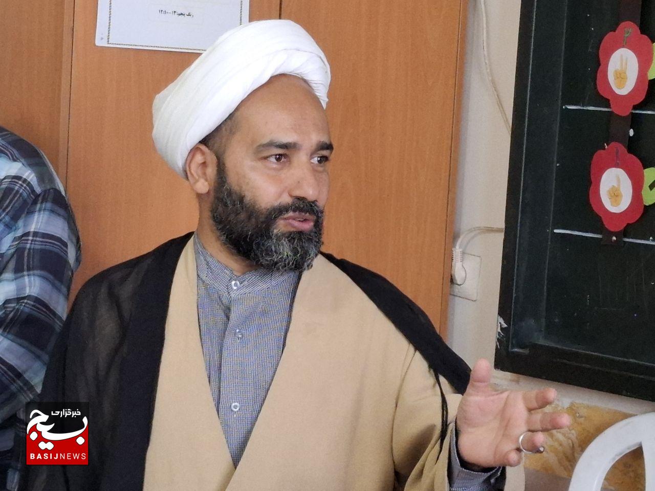 دیدار هم‌کلاسی های قدیمی با معلمان دیروزشان