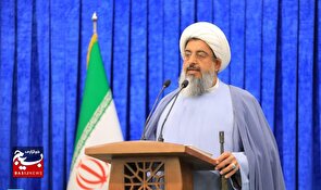 جامعه باید کرامت معلمان را حفظ کند