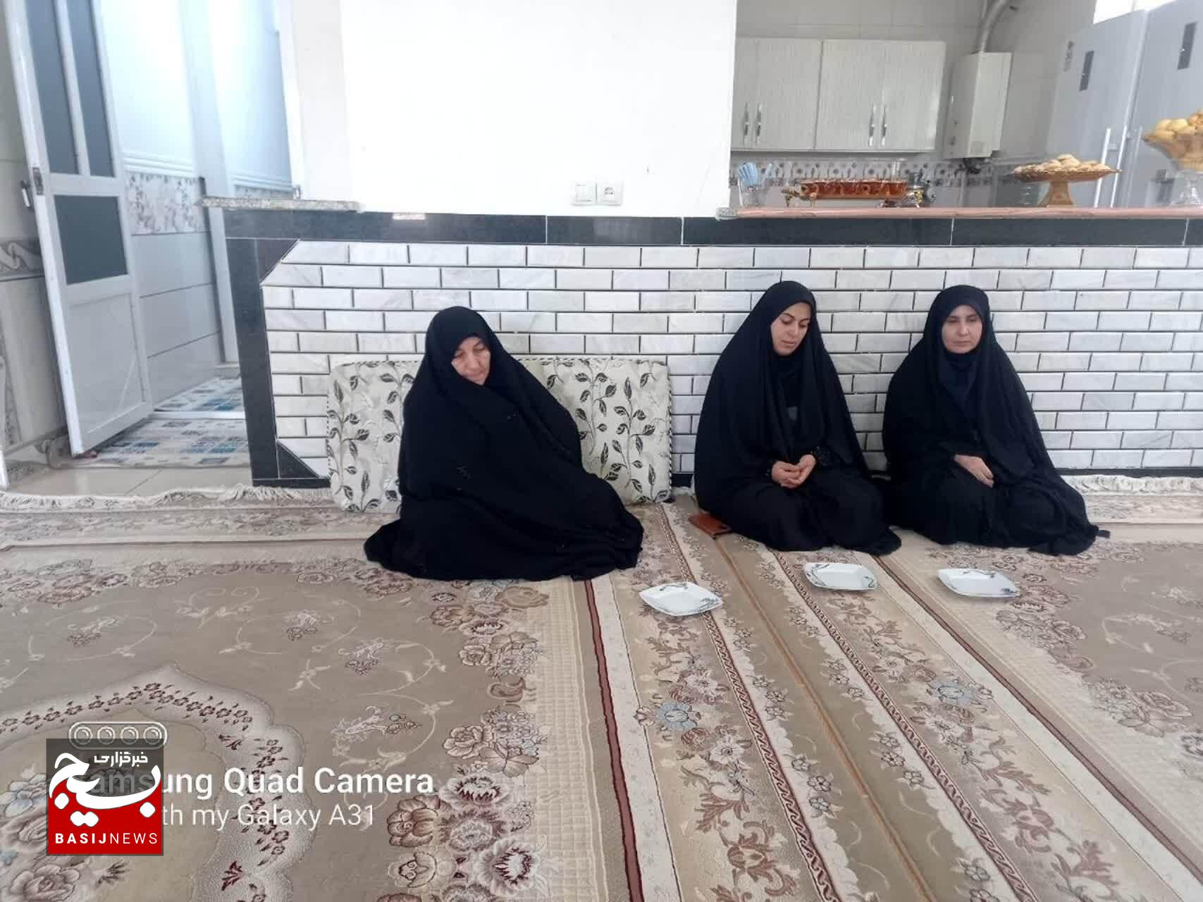 دیدار فرمانده و مسئول دفتر نمایندگی ولی فقیه سپاه ناحیه الشتر با خانواده شهید فرهنگی محمدرضا میرزایی
