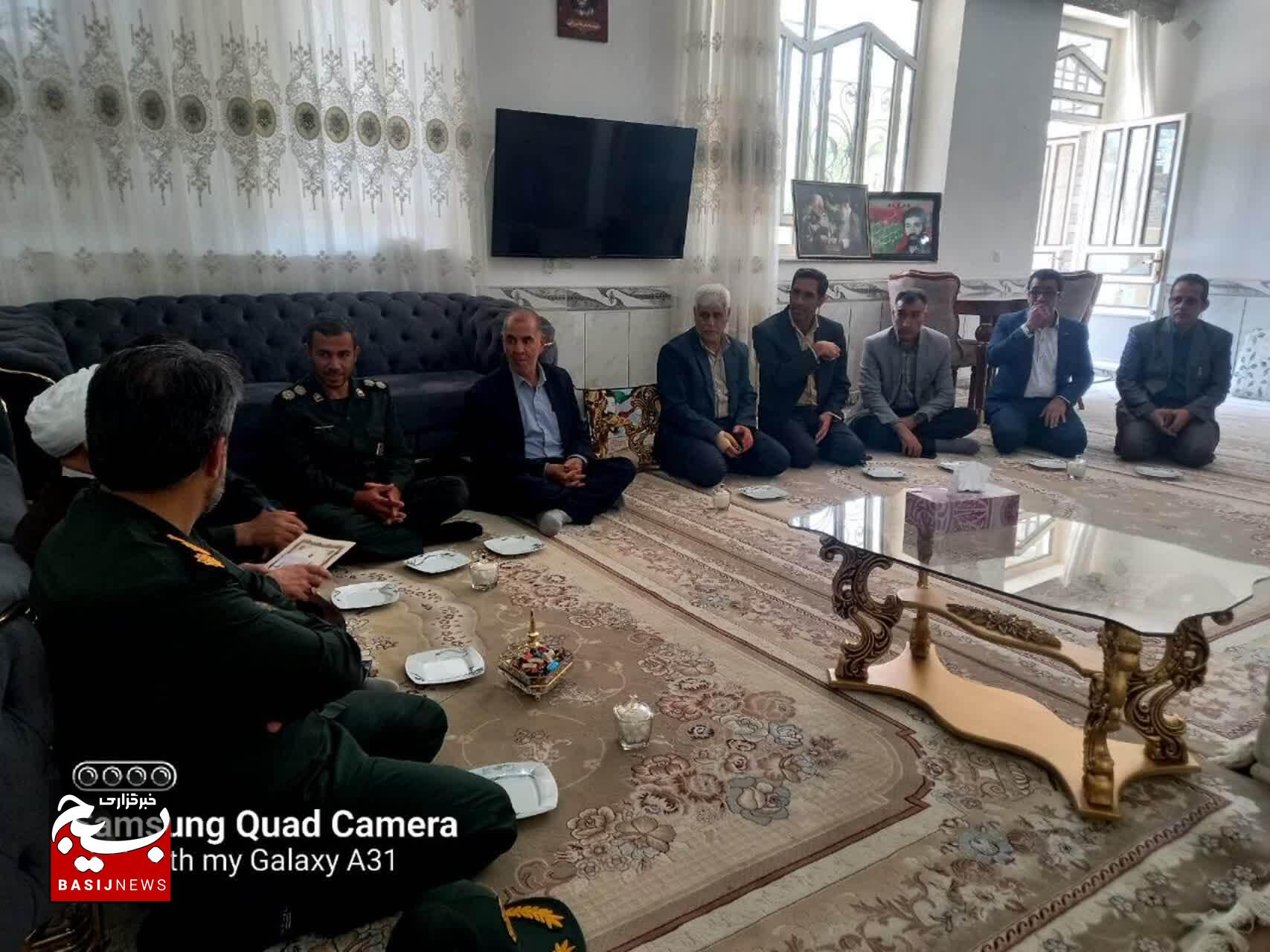 دیدار فرمانده و مسئول دفتر نمایندگی ولی فقیه سپاه ناحیه الشتر با خانواده شهید فرهنگی محمدرضا میرزایی