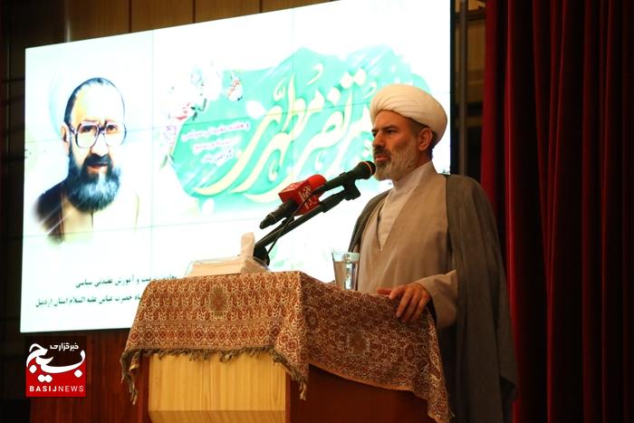 تمرکز در آثار شهید مطهری موجب رشد فکری انسان شده و این مهمترین عامل جهاد تبیین است. تمرکز در آثار شهید مطهری موجب رشد فکری انسان شده و این مهمترین عامل جهاد تبیین است.