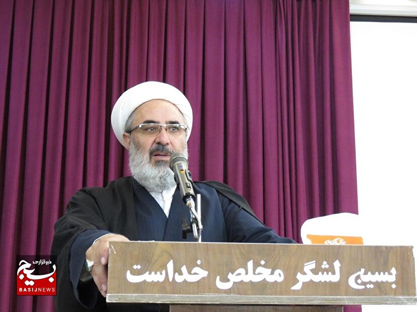 مسئول نمایندگی ولی فقیه در سپاه عاشورا: 

شهید مطهری تا آخرین لحظه در عرصه جهاد تبیین تلاش کرد