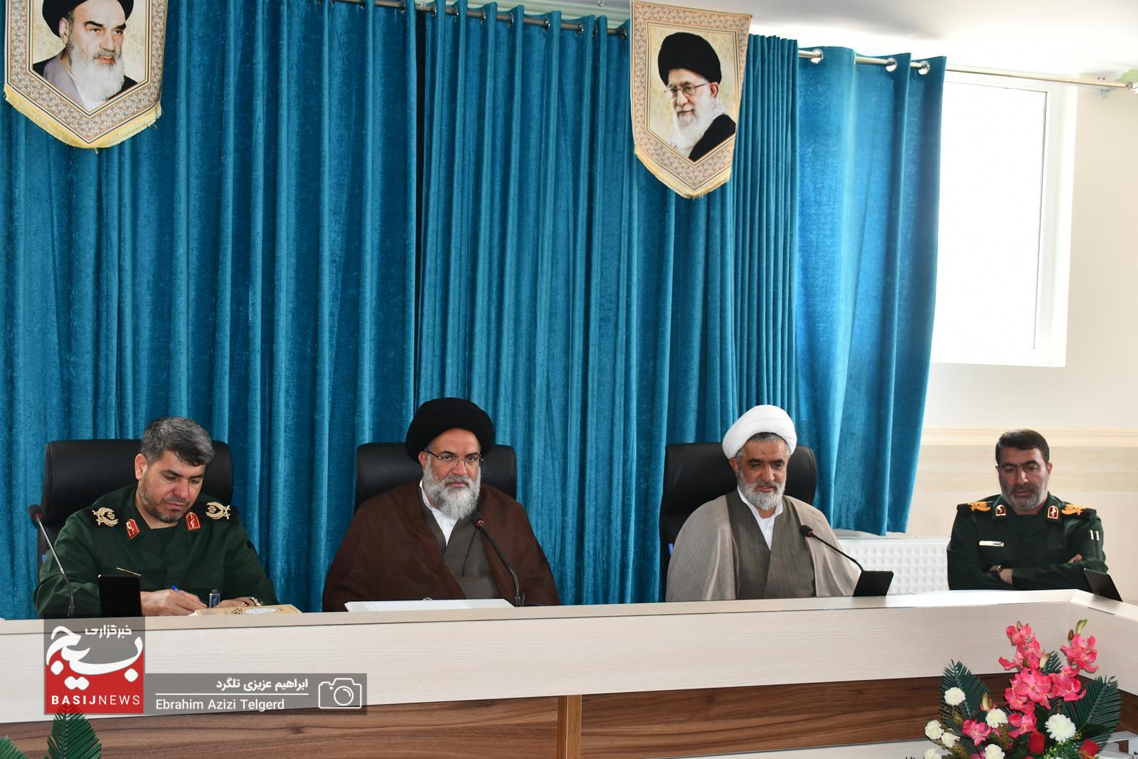 دیدار هیئت رئیسه سپاه فتح با نماینده رهبر معظم انقلاب در استان/ آیت الله حسینی: سپاه بازوی قدرتمند نظام است