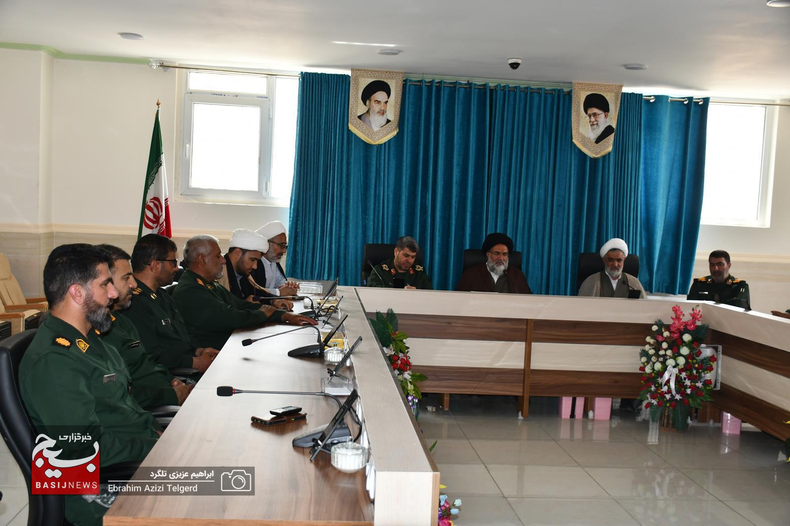 دیدار هیئت رئیسه سپاه فتح با نماینده رهبر معظم انقلاب در استان/ آیت الله حسینی: سپاه بازوی قدرتمند نظام است