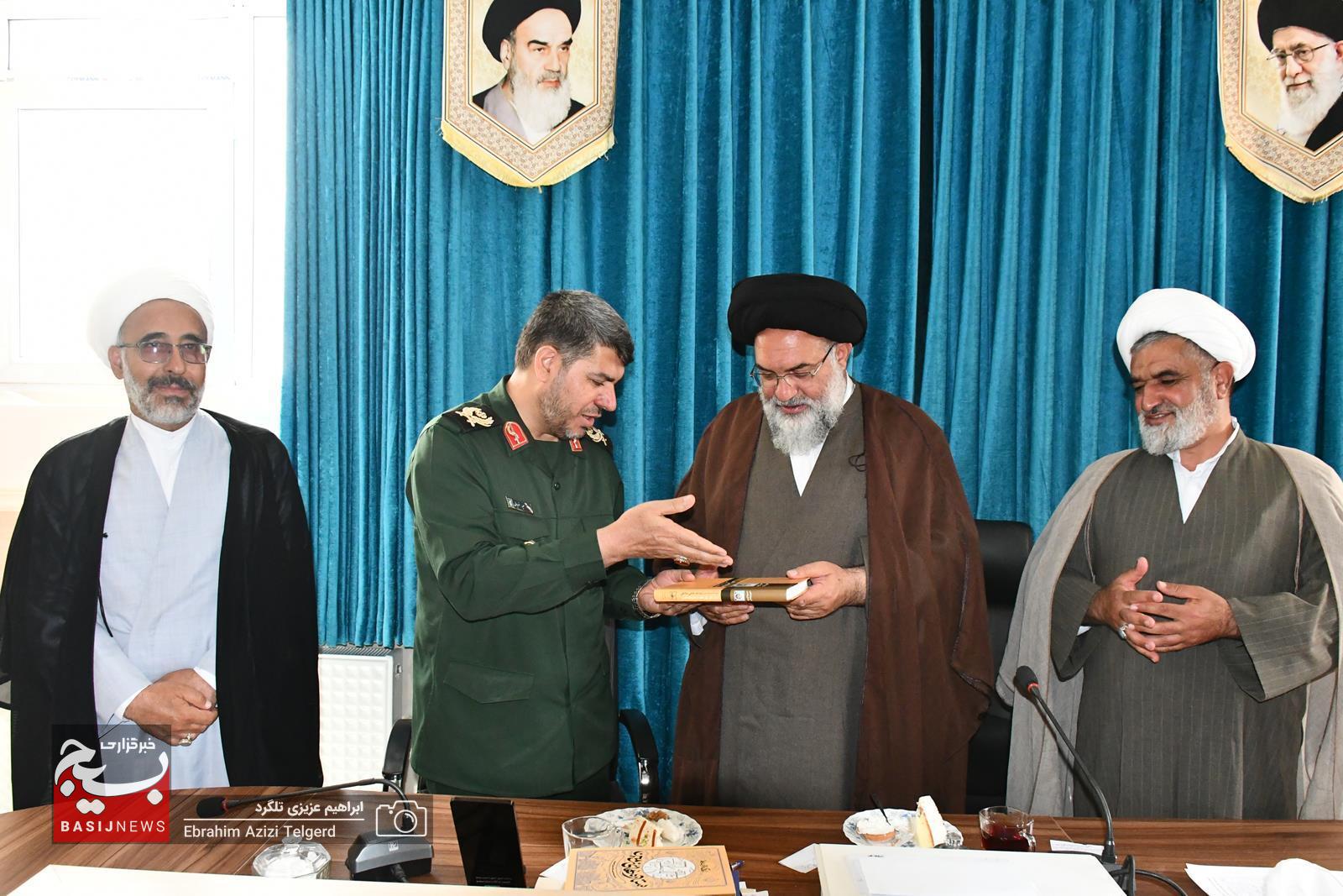 دیدار هیئت رئیسه سپاه فتح با نماینده رهبر معظم انقلاب در استان/ آیت الله حسینی: سپاه بازوی قدرتمند نظام است