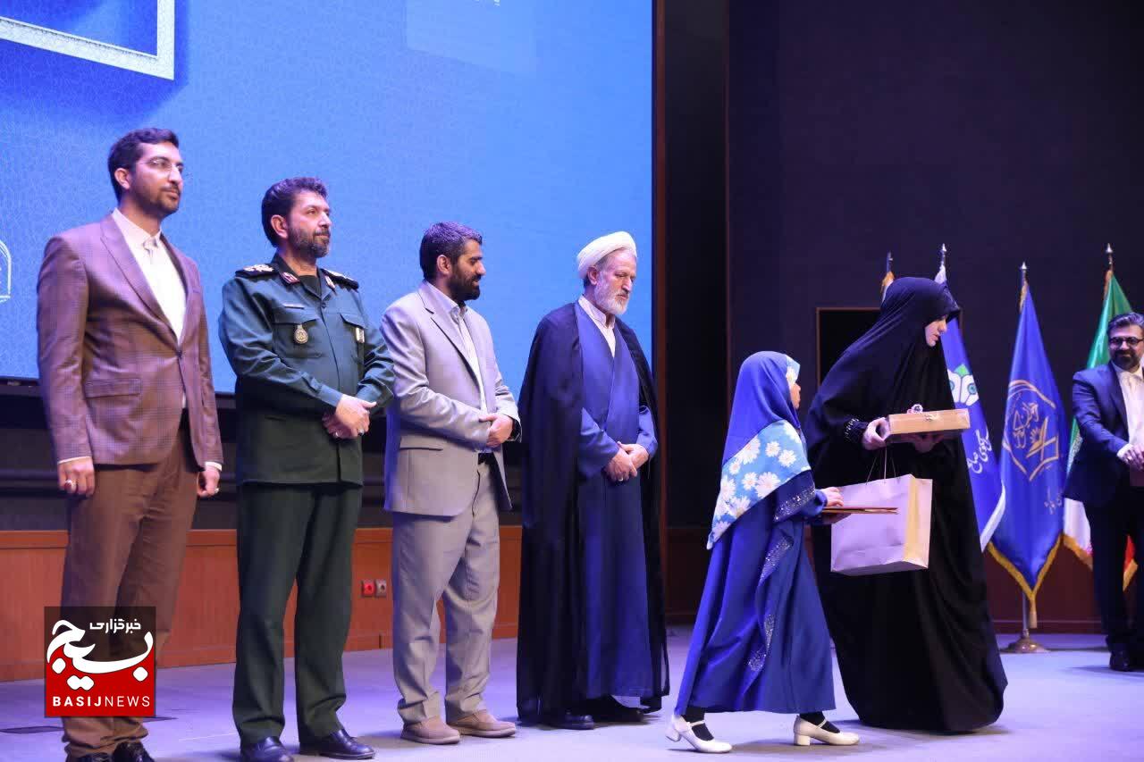 جشن بزرگ هفته معلم مدارس الگوی صالح