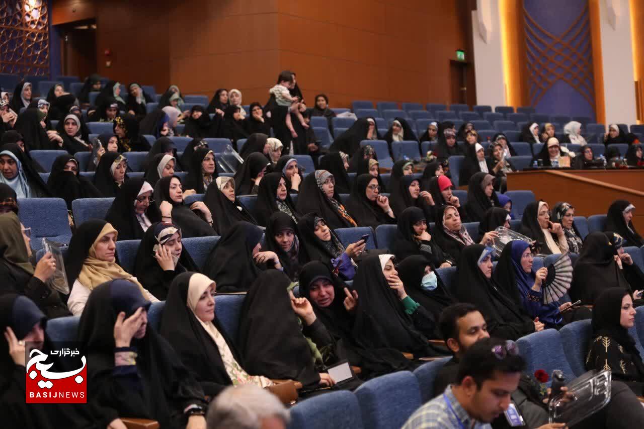 جشن بزرگ هفته معلم مدارس الگوی صالح