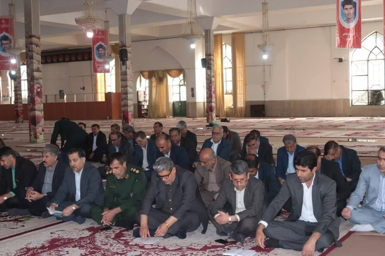 تجدید میثاق مدیر و کارکنان صندوق بیمه عشایر با شهدای یاسوج تجدید میثاق مدیر و کارکنان صندوق بیمه عشایر با شهدای یاسوج