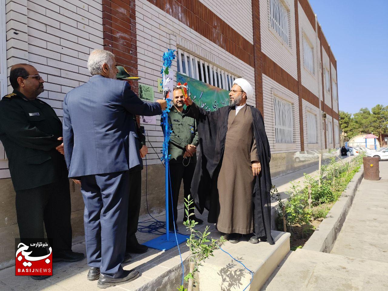 تجلیل از معلمان دبستان دخترانه ثارالله کرمان همزمان با هفته معلم