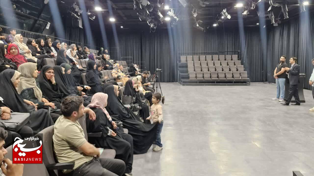 جشنواره “چتر طلایی” قزوین، استعدادهای تئاتری بسیجیان را به اوج رساند