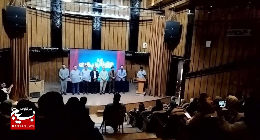 جشنواره “چتر طلایی” قزوین، استعدادهای تئاتری بسیجیان را به اوج رساند