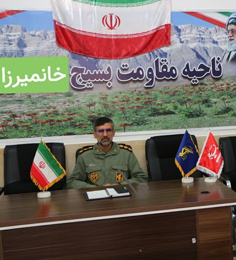 فرمانده ناحیه مقاومت بسیج شهرستان خانمیرزا، هفته معلم را گرامی داشت