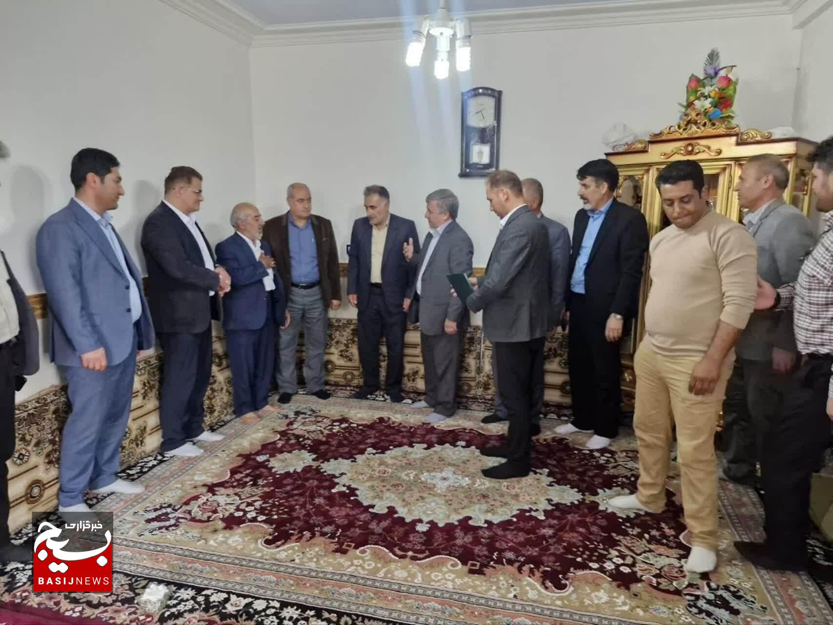 حضور جهادی فرماندار تاکستان در میدان خدمت به مردم