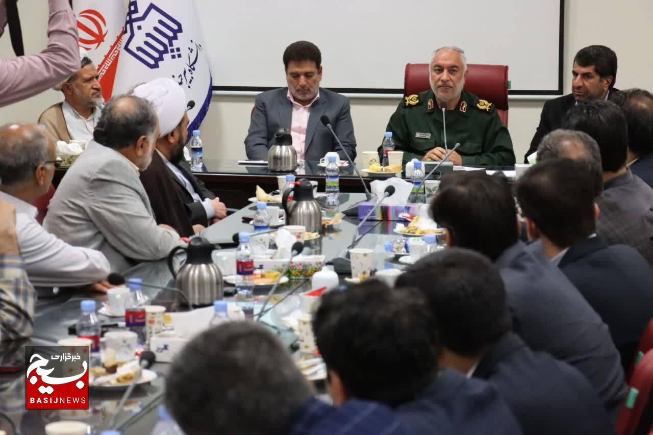 بزرگترین کسانی‌ که باقیات و صالحات به جای می‌گذارند معلمان هستند