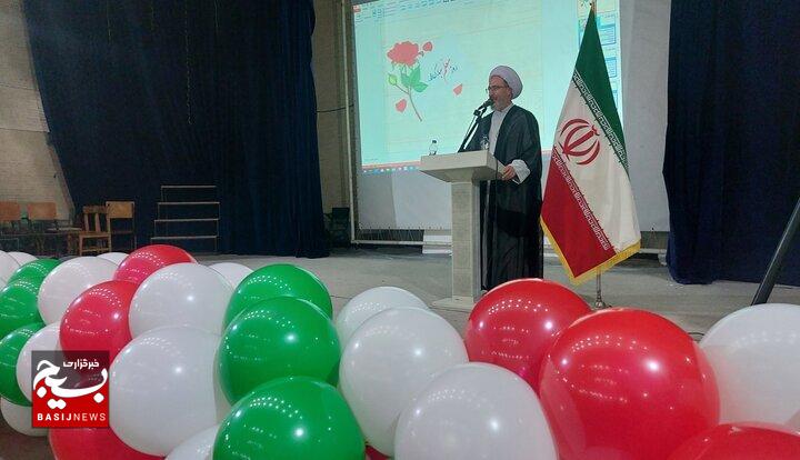 معلمان پرچمداران جهاد علمی در کشور هستند معلمان پرچمداران جهاد علمی در کشور هستند