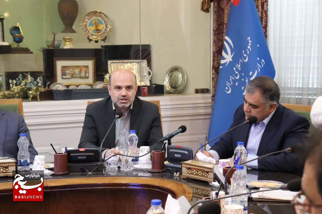 سردار سلیمانی رئیس سازمان بسیج مستضعفین طی حکمی، فرمانده جدید مرکز بسیج وزارتخانه نفت را منصوب نمود سردار سلیمانی رئیس سازمان بسیج مستضعفین طی حکمی، فرمانده جدید مرکز بسیج وزارتخانه نفت را منصوب نمود