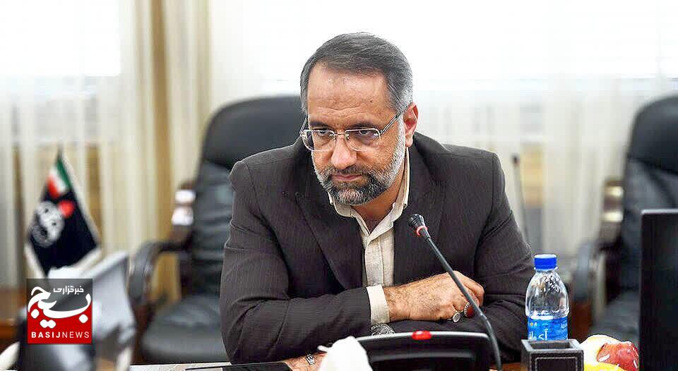سردار سلیمانی رئیس سازمان بسیج مستضعفین طی حکمی، فرمانده جدید مرکز بسیج وزارتخانه نفت را منصوب نمود سردار سلیمانی رئیس سازمان بسیج مستضعفین طی حکمی، فرمانده جدید مرکز بسیج وزارتخانه نفت را منصوب نمود