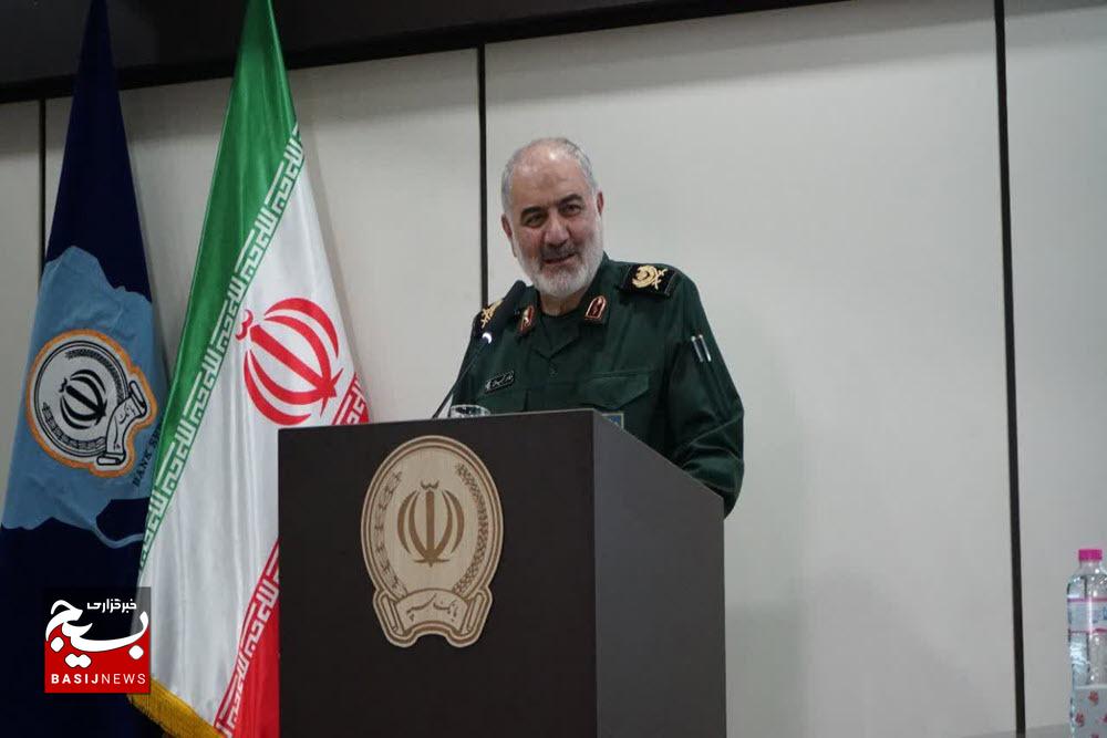 امروز باید همانند دوران دفاع مقدس آسیب‌ها را شناسایی و رفع کنیم
