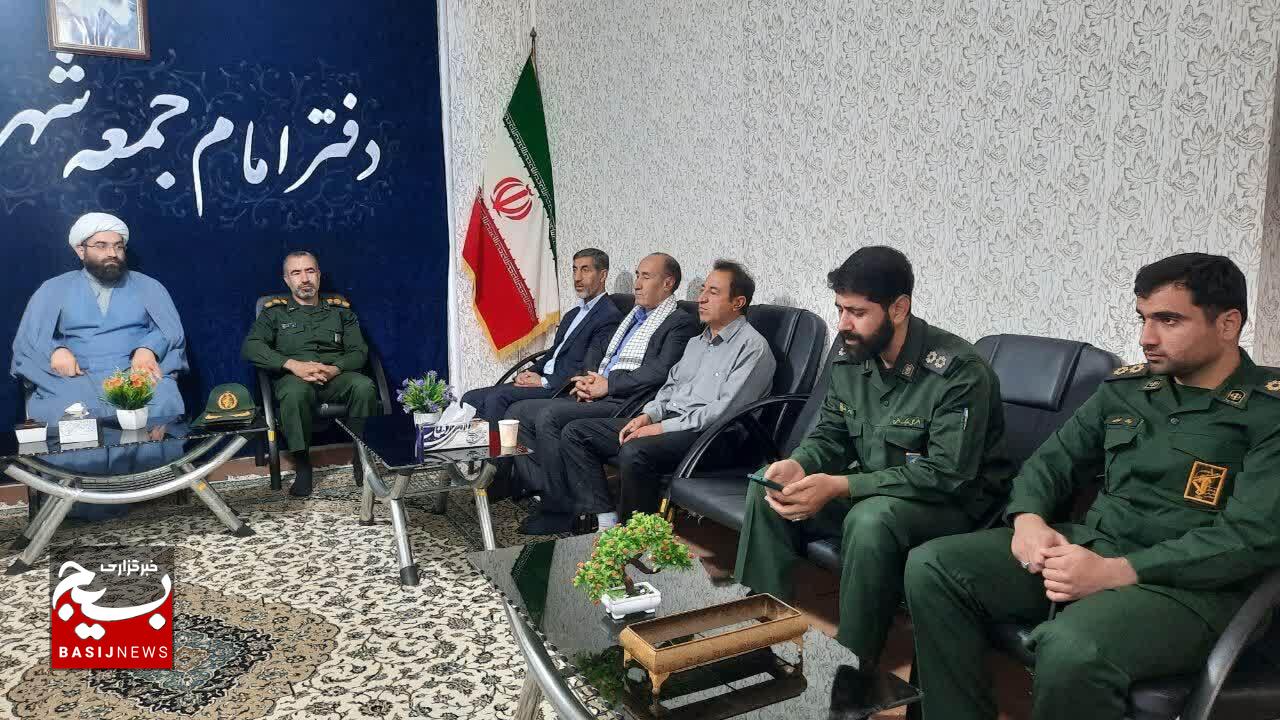 دیدار فرمانده سپاه رومشکان و گروه‌های جهادی با امام جمعه این شهرستان
