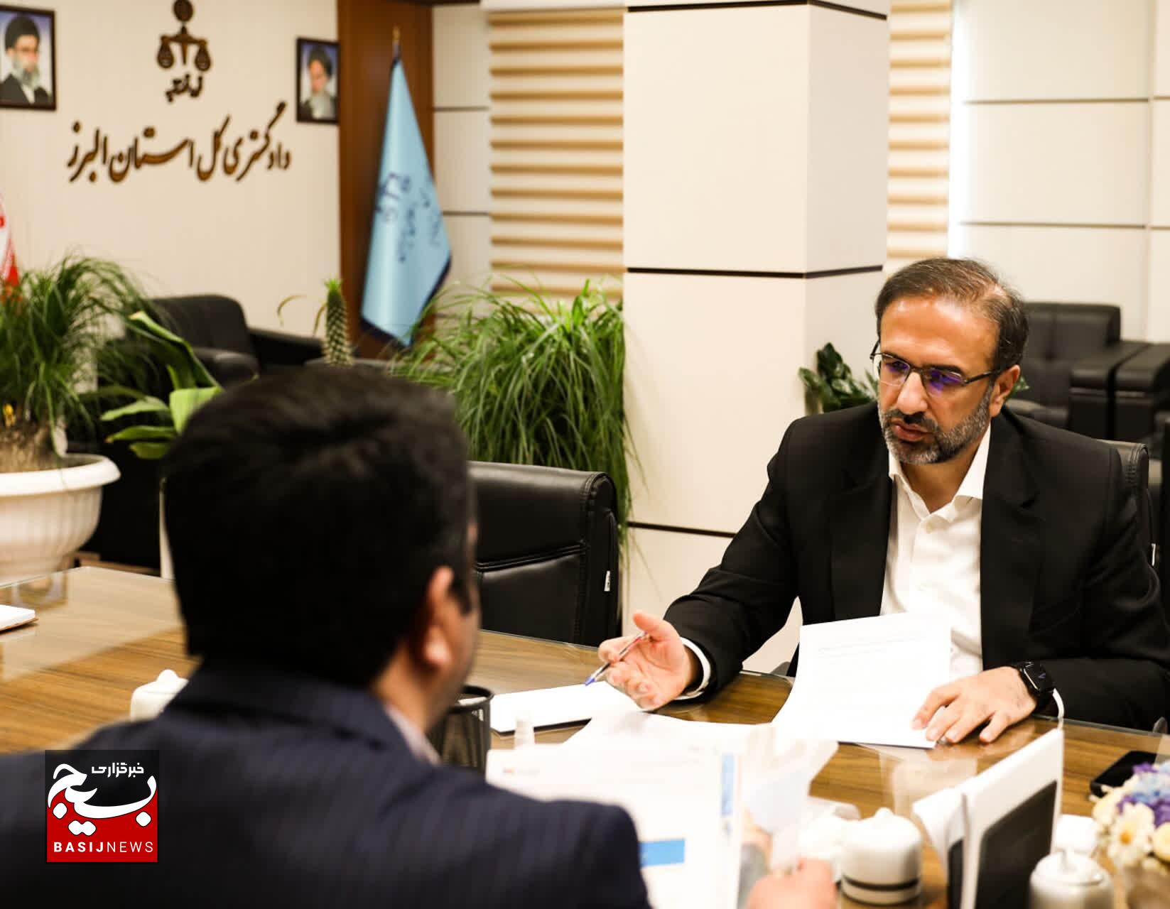 بررسی و حل مشکلات ۷۹۲ نفر از مراجعان در دیدار مردمی مدیران قضایی استان البرز بررسی و حل مشکلات ۷۹۲ نفر از مراجعان در دیدار مردمی مدیران قضایی استان البرز